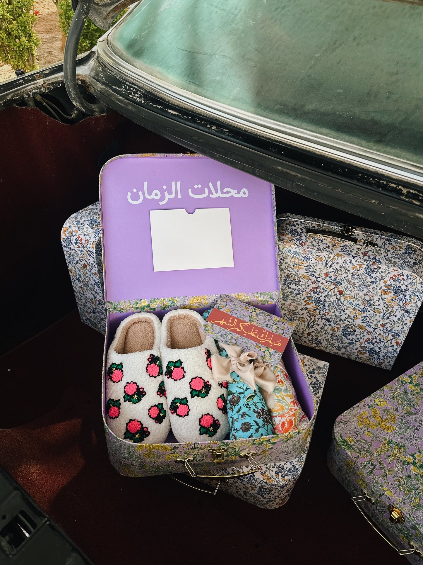 علبة رمضان الزمان مع حذاء وجوارب